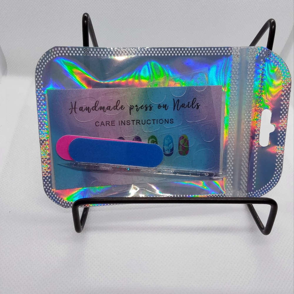HAND PAINTED PRESS ON NAILS, MEDIUM ALMOND, 24 NAILS - Picture 5 of 5